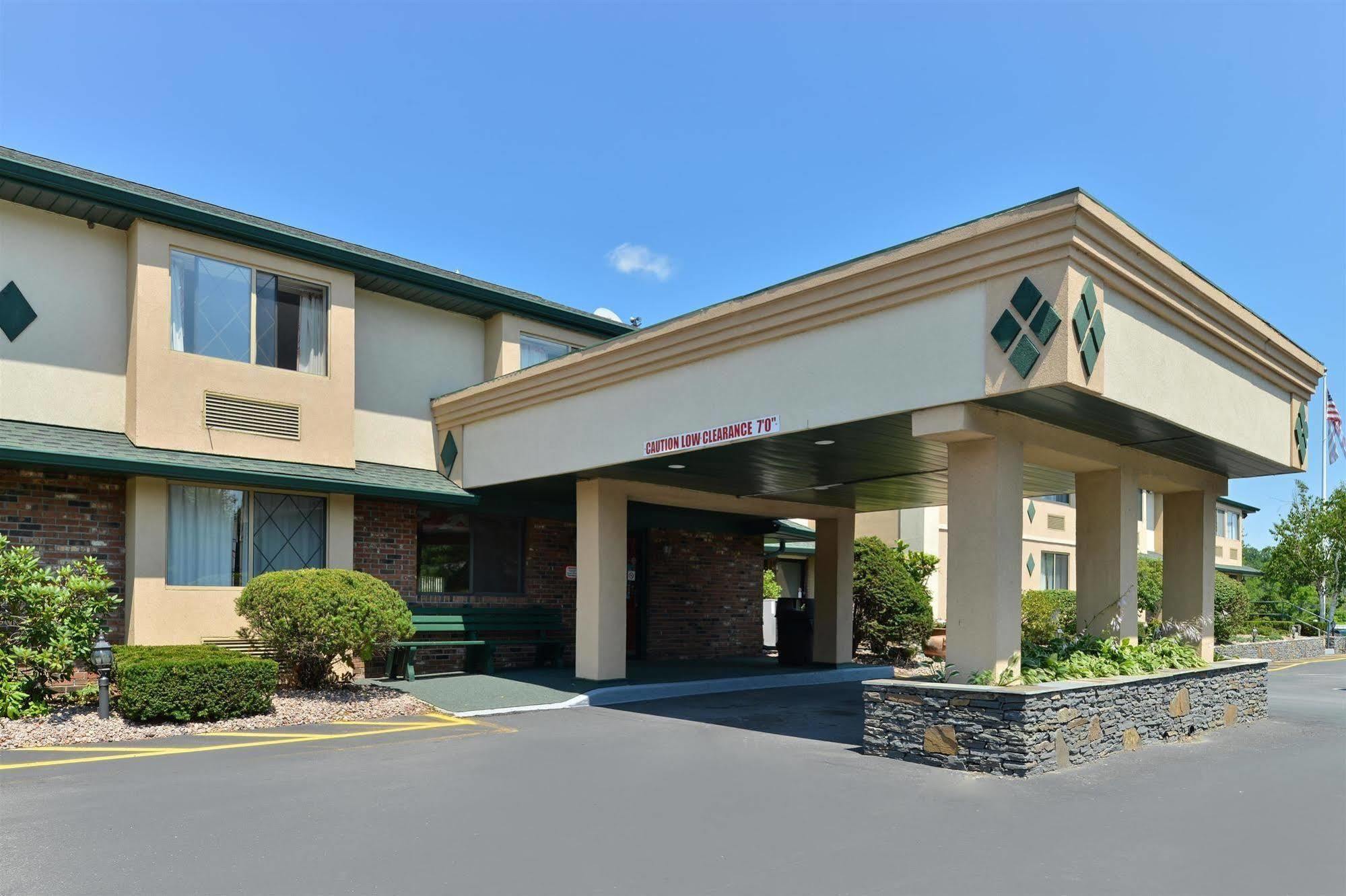 Americas Best Value Inn New Paltz Exterior photo